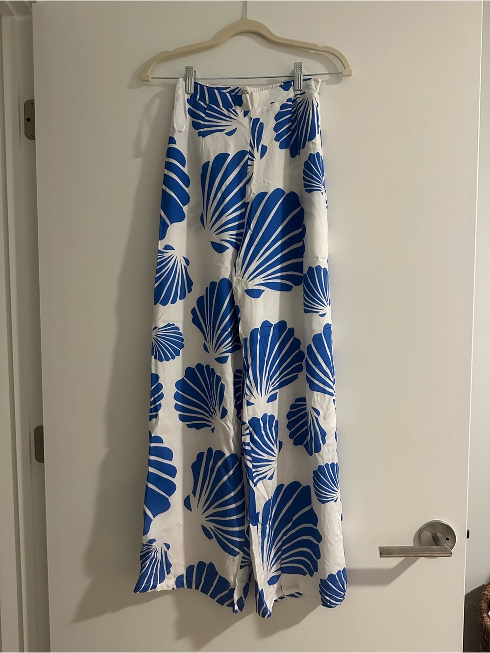 NWT XS Petal & Pup White Wide-Leg Pants with Blue Shell Print
